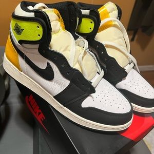 Jordan 1 Retro High White Black Volt University Gold